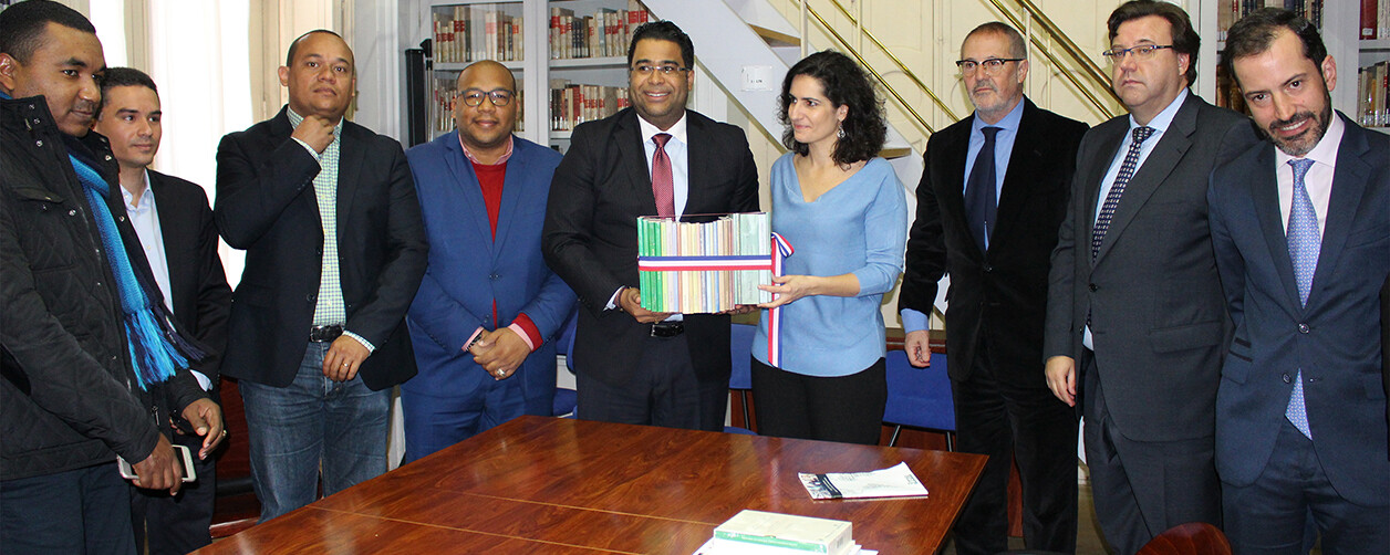La Biblioteca de la Fundación acoge la colección de obras del prof. Juan Bosch
